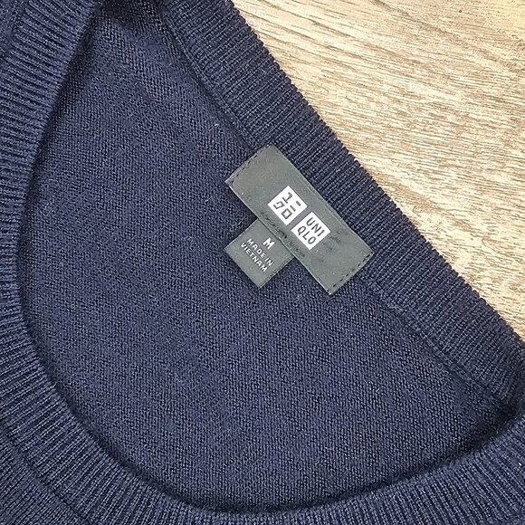 Uniqlo 100% Wool Lightweight Crew Neck Sweater, M, Navy - Picture 7 of 9